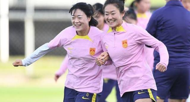 事件平历史最低!FIFA女足年终排名：中国女足降至第19 日本第8朝鲜第9FIFA女足新一期世界排名公布，中国女足下降4位至第19，亚足联第4。